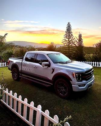 FORD F-150 5.0 V8 GASOLINA CD LARIAT FX4 AUTOMÁTICO